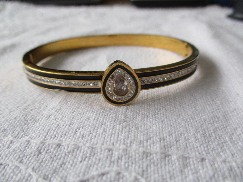 Goudkleur armband met schitter steentjes scharnier in midden, Verzenden, Zo goed als nieuw, Goud, Overige materialen