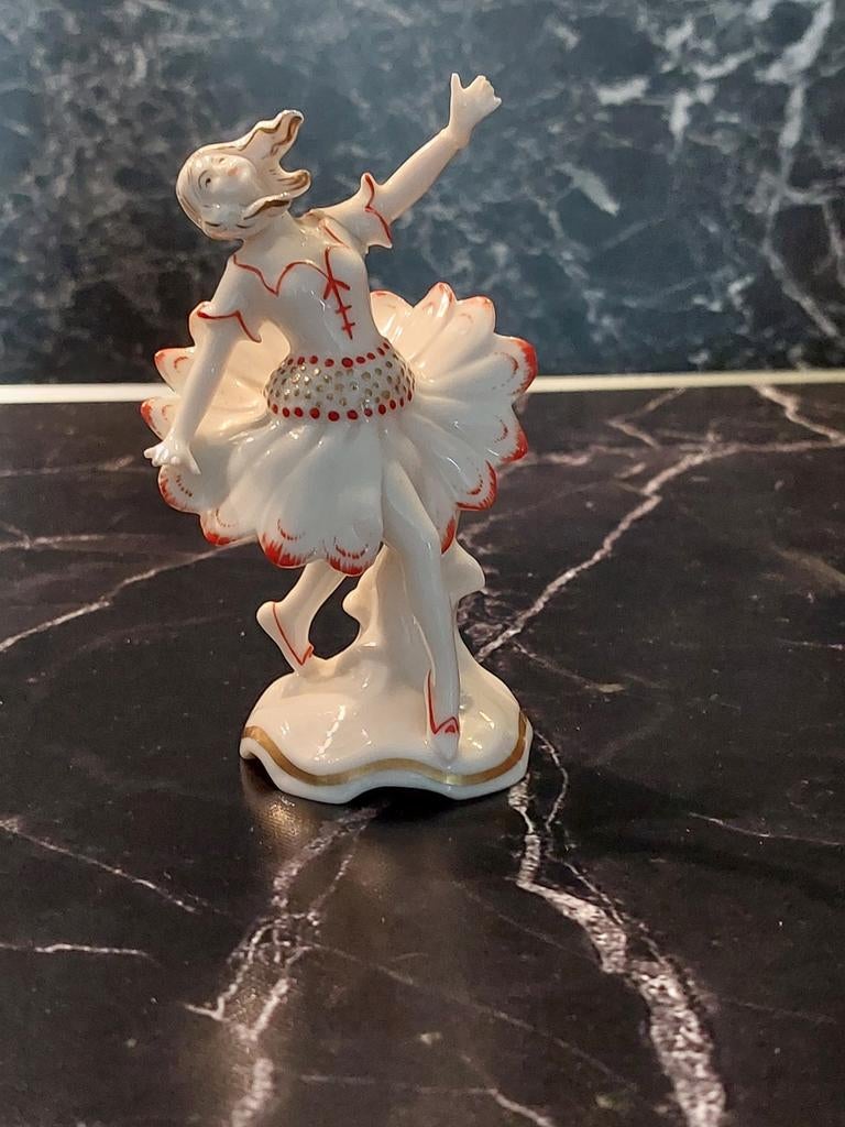 Heel apart (antiek) beeldje van danseres, Ophalen of Verzenden