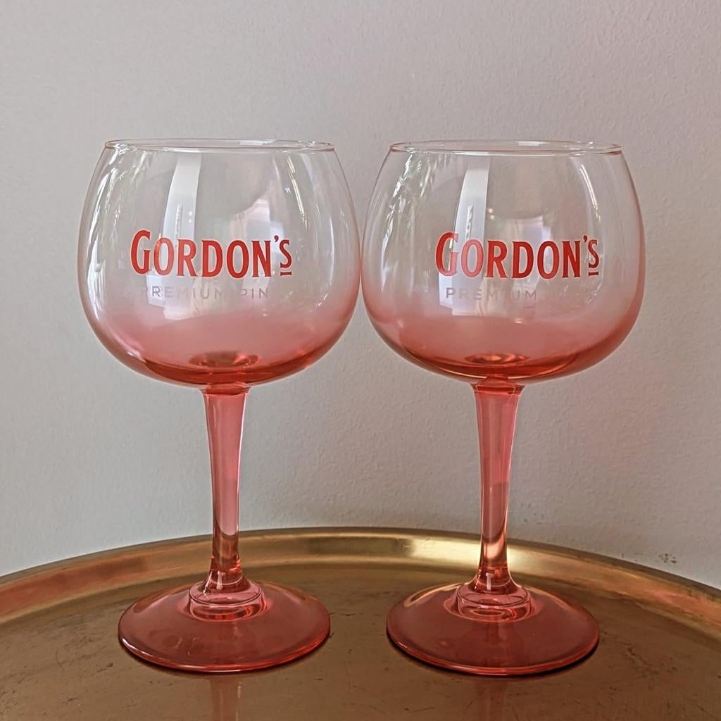 2 stuks Gordon's Gin tonic glazen Pink /rood, Verzamelen, Ophalen of Verzenden, Zo goed als nieuw, Overige typen