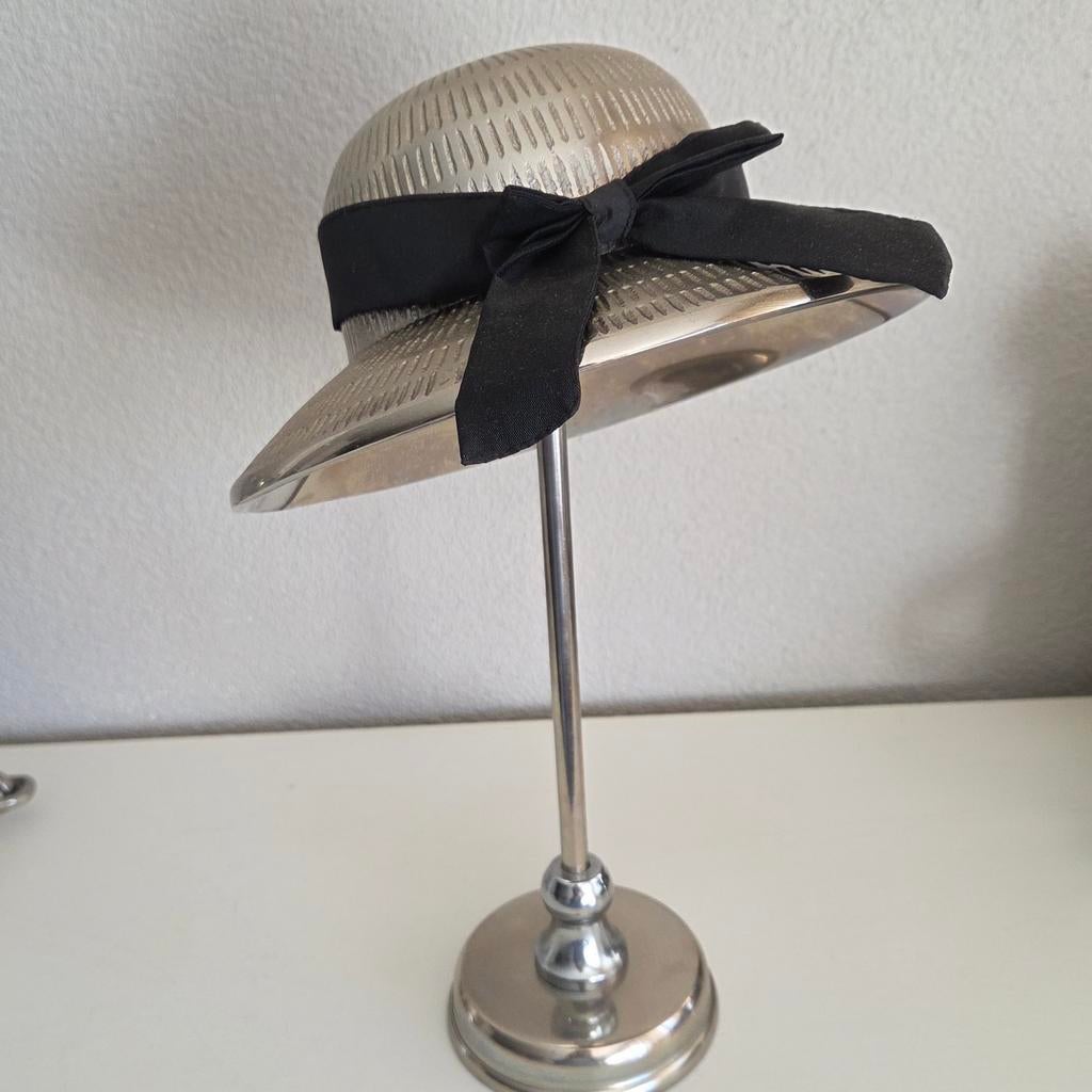 Riviera Maison Decoratieve hoed op standaard - Metaal, Ophalen of Verzenden, Zo goed als nieuw, Zilver, Metaal