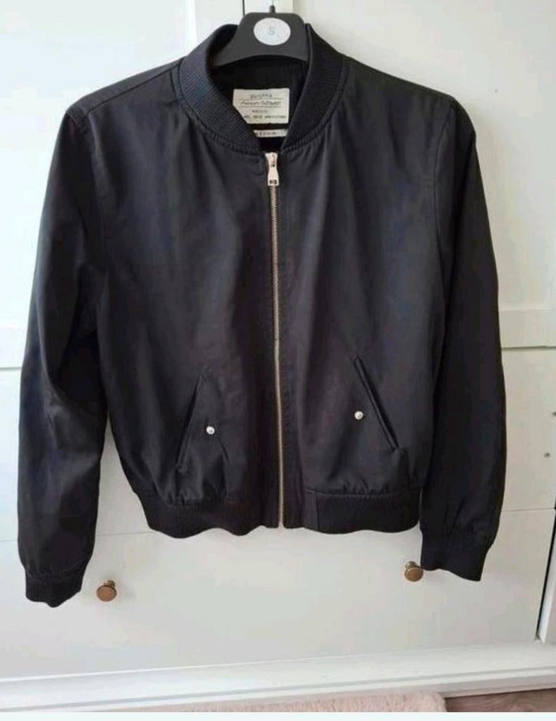 Bershka bomberjack maat L, Zwart, Maat 42/44 (L), Zo goed als nieuw, Bershka