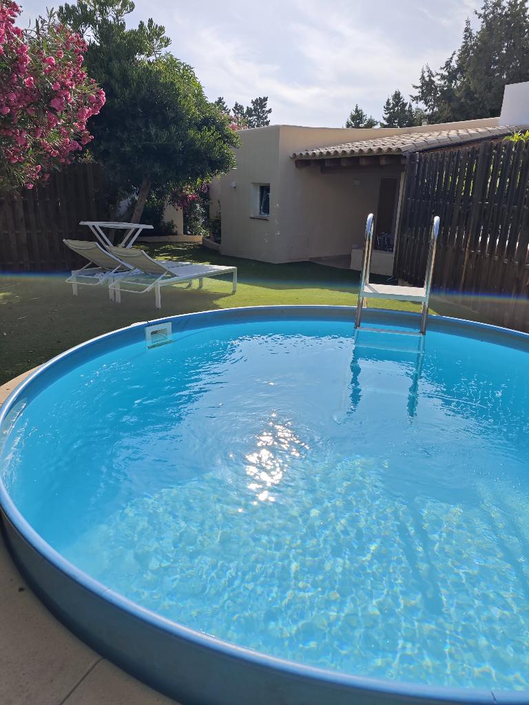 Ibiza: Vakantiehuis in Cala Tarida, bij strand, tuin, pool, Vakantie, 5 personen, Dorp, 2 slaapkamers, Wasmachine
