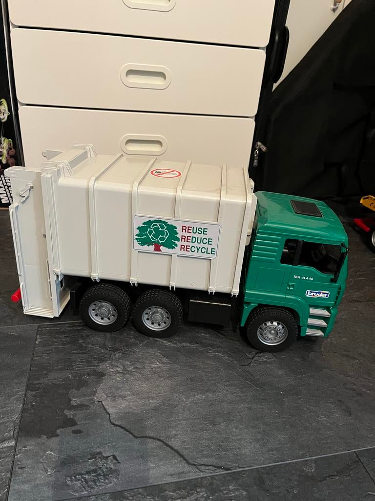 Bruder vuilniswagen met 2 kliko's, Ophalen of Verzenden, Gebruikt