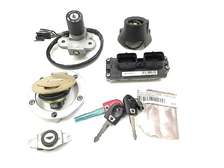 SLOTENSET Ducati Monster 1000 (01-1970/-), Dhr. S. di Majo, Gebruikt, Info@cama-motorparts.nl, P.J. Troelstraweg 8 8
3144 CX  MAASSLUIS, NL