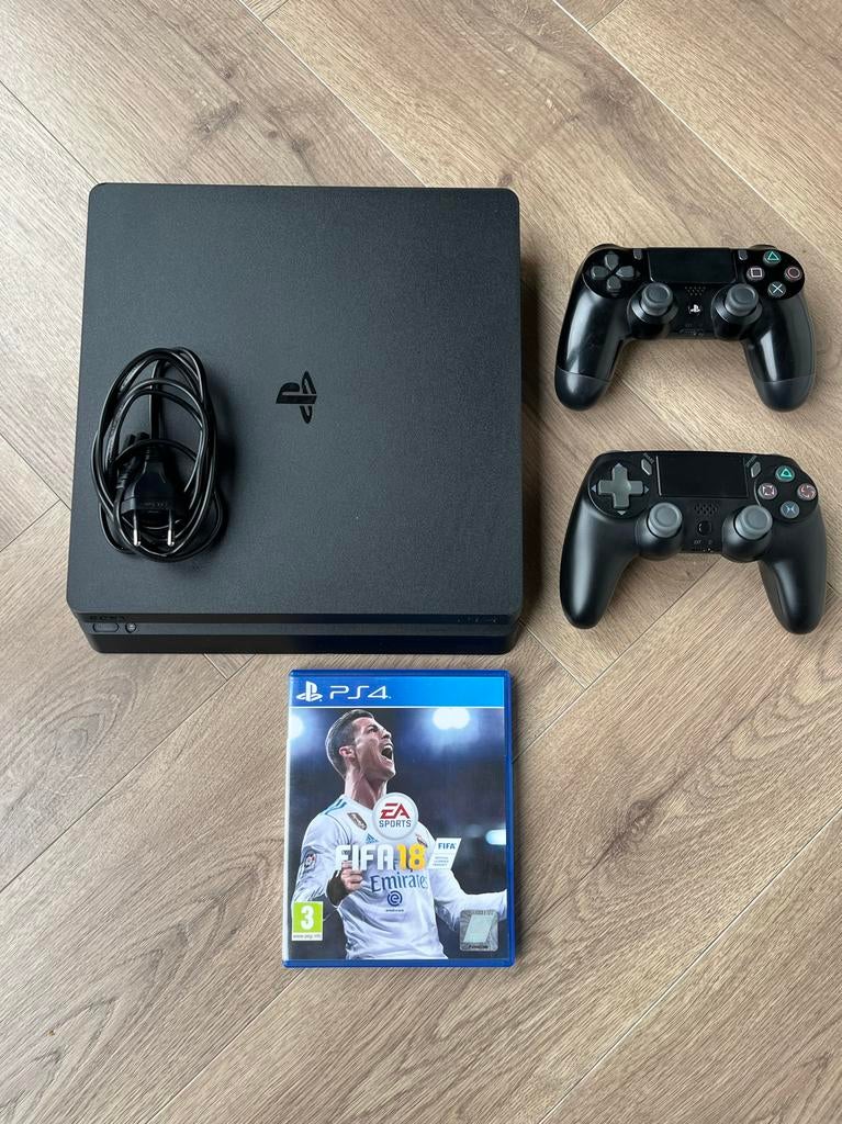 PlayStation 4 Slim met 2 controllers en FIFA 18, Spelcomputers en Games, Spelcomputers | Sony PlayStation 4, Ophalen, Met 2 controllers