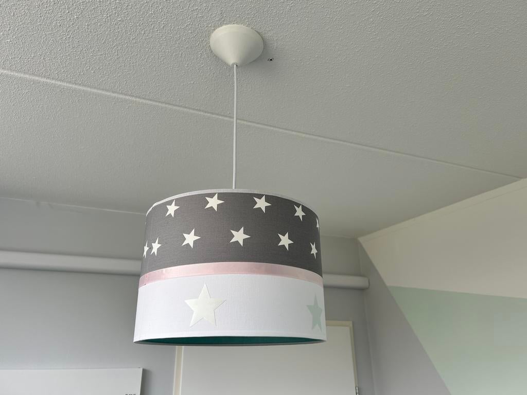 Hanglamp voor babykamer met sterren (grijs/roze/mintgroen), Ophalen of Verzenden, Zo goed als nieuw, Lamp