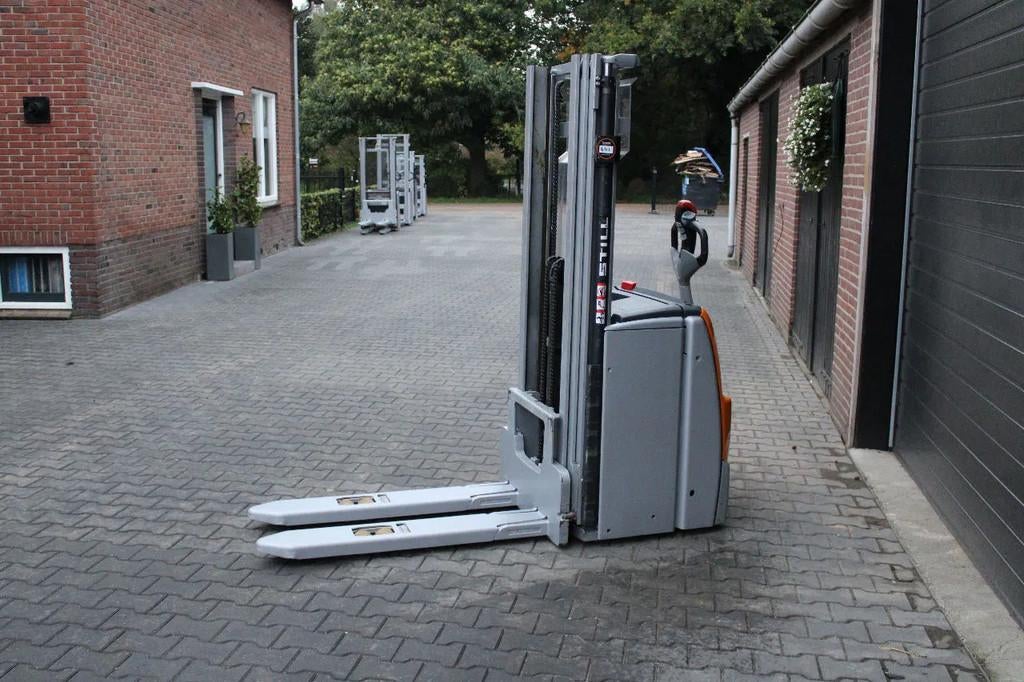 Still EXV14 stapelaar elektrische triplex freelift, Zakelijke goederen, Machines en Bouw | Heftrucks en Intern transport, 1000 tot 2000 kg