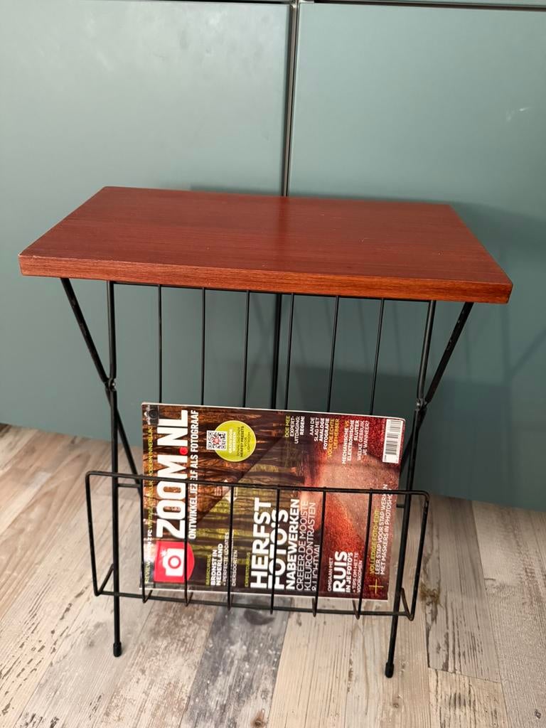 Vintage kranten tafeltje, Huis en Inrichting, Woonaccessoires | Krantenbakken en Lectuurbakken, Ophalen of Verzenden, Zo goed als nieuw