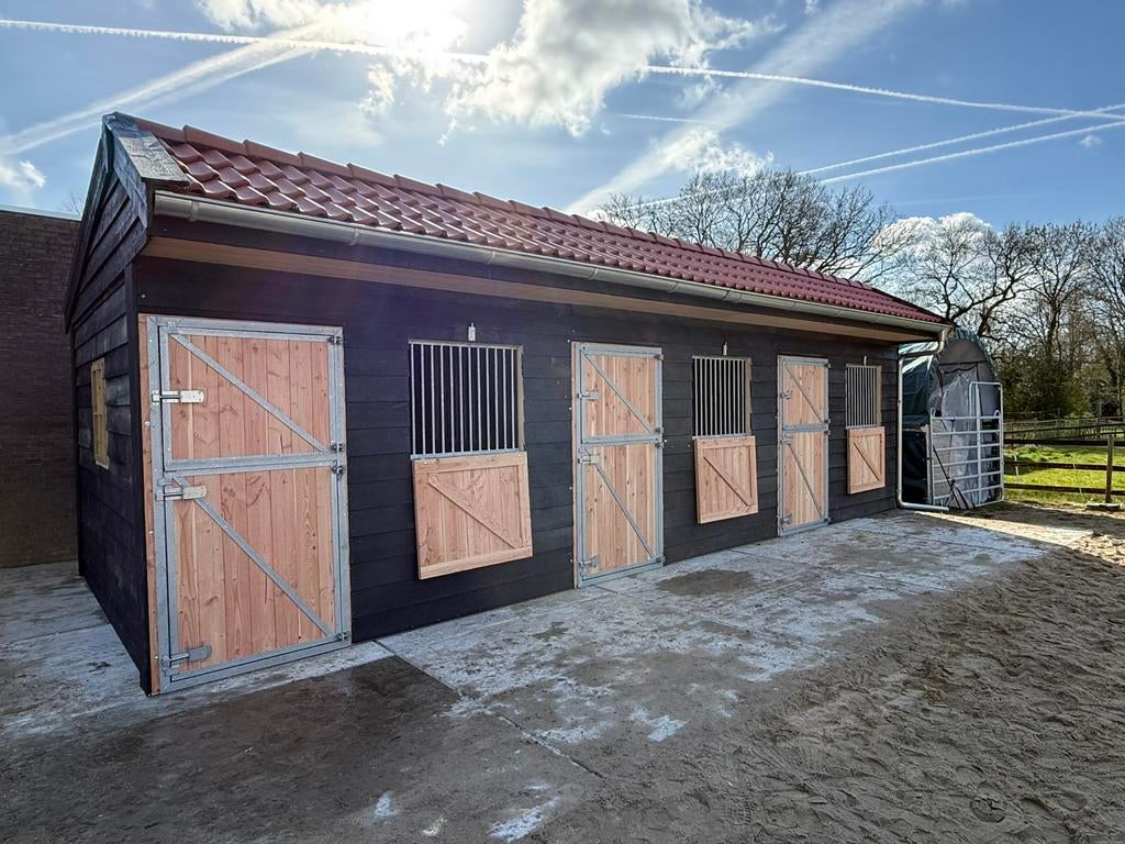 3 stallen van 3.00 x 3.50 m met dakpannen, Stalling, 2 of 3 paarden of pony's