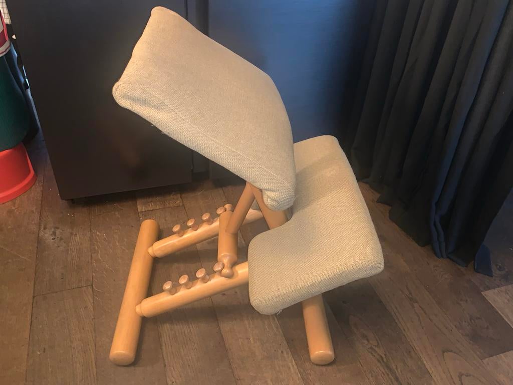 Ergonomische kniestoel - Beige knie stoel, Huis en Inrichting, Stoelen, Gebruikt, Eén, Hout, Overige kleuren, Ophalen