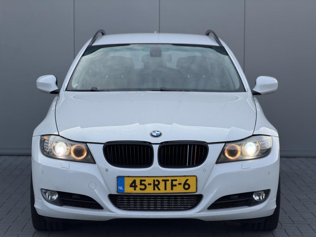 BMW 3 Serie Touring 325d Executive | Xenon | Leder | 19" Alp, Automaat, Zwart, 2993 cc, Wit