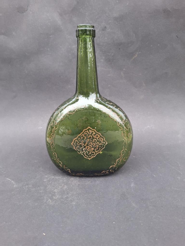 Fles groene 18--19e  met beschildering, Ophalen of Verzenden