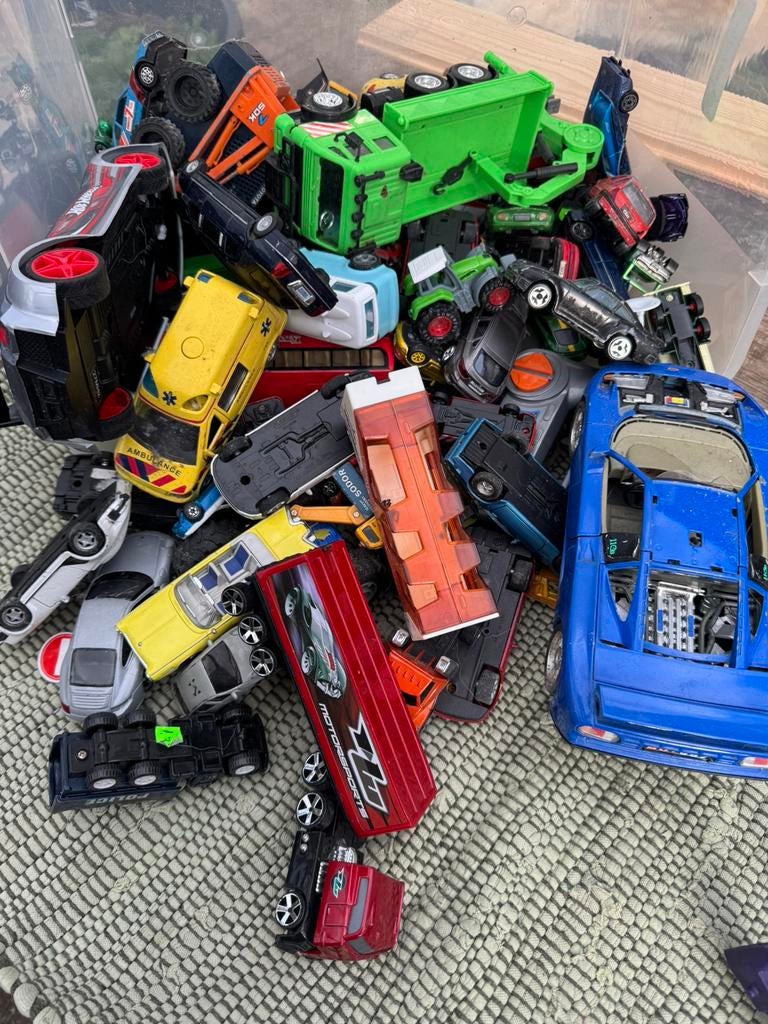 Hele bak speelgoed auto's., Ophalen, Gebruikt