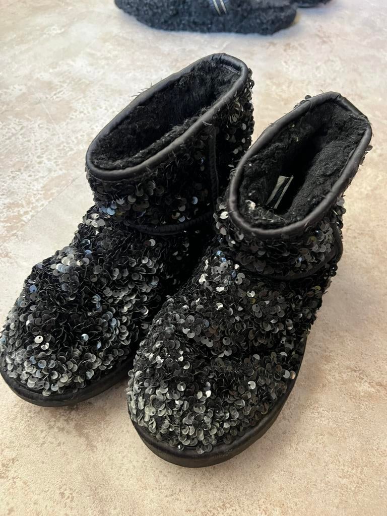 UGG laarzen met lovertjes maat 37 origineel, UGG, Zwart, Snowboots, Ophalen of Verzenden