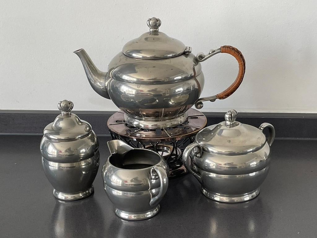 Verzilverd theeservies, Ophalen