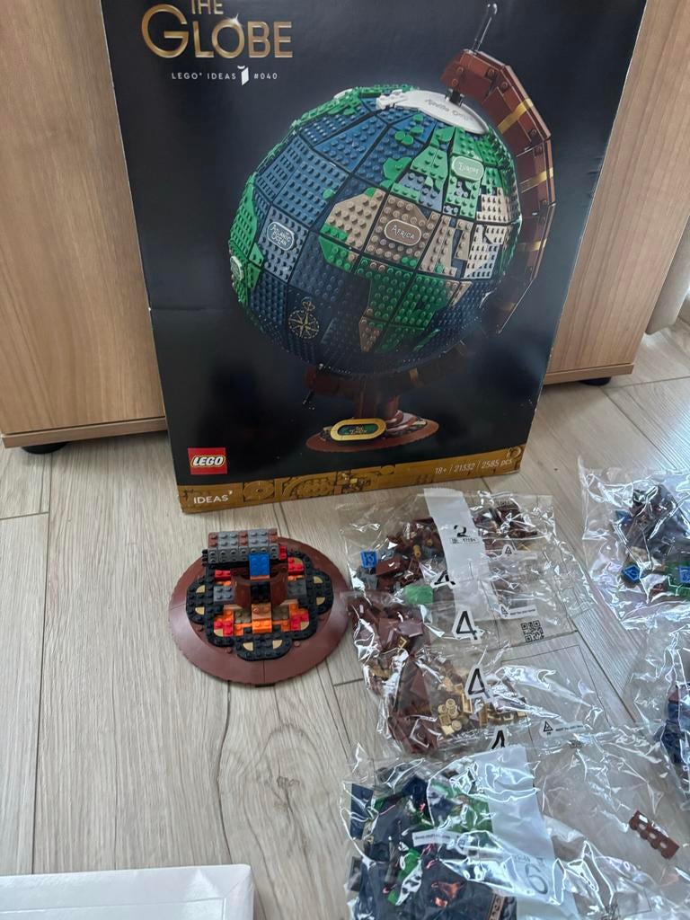Lego Ideas The Globe 21332 - Wereldbol, Kinderen en Baby's, Speelgoed | Duplo en Lego, Zo goed als nieuw, Lego, Complete set, Inclusief instructies