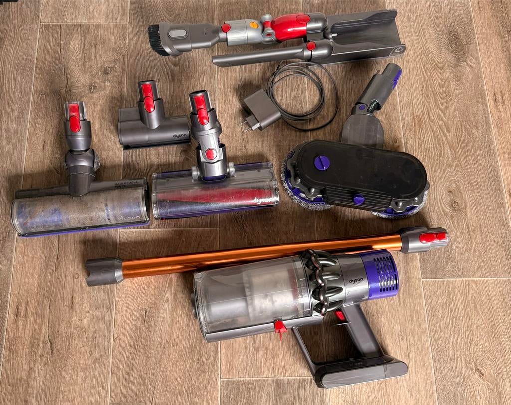 Dyson Cyclone V10 met accessoires, Gebruikt, De Ruijterkade 139, Amsterdam, Stofzuiger, Ophalen of Verzenden
