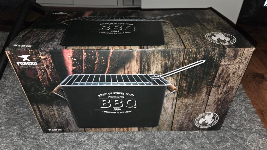 Forged Retro Tafel Barbecue - Nieuw in Doos, Tuin en Terras, Houtskoolbarbecues, Nieuw, Met accessoires, Ophalen