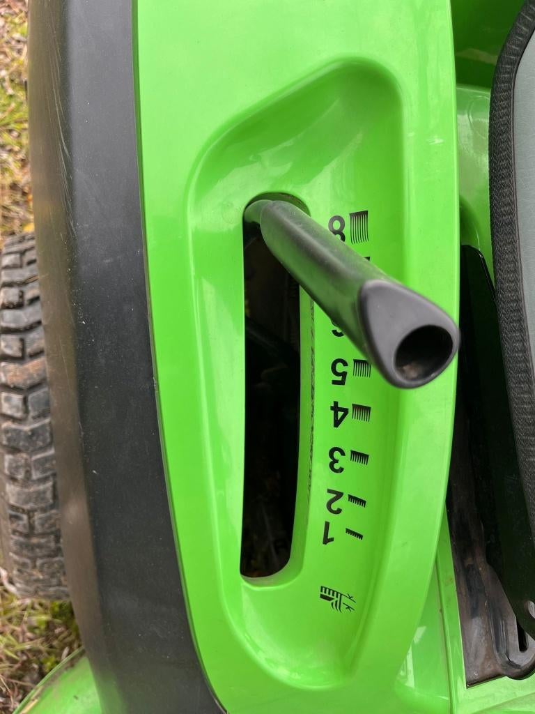 Viking zitmaaier met nieuwe messen, Tuin en Terras, Zitmaaiers, Ophalen, Viking, Gebruikt, Opvangbak