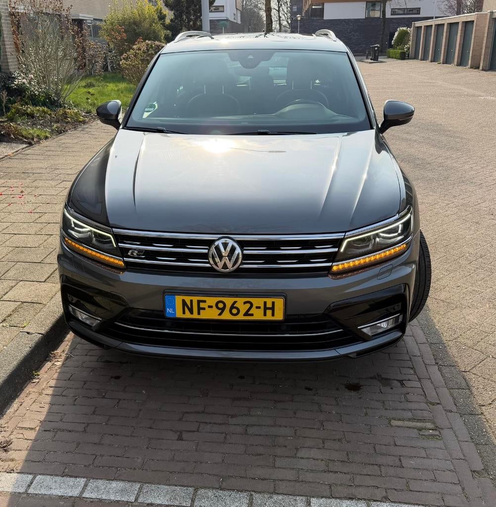 3xR-line  Tiguan 1.4 TSI  2017 volle auto, Auto's, 1800 kg, 4 cilinders, Leder en Stof, Origineel Nederlands