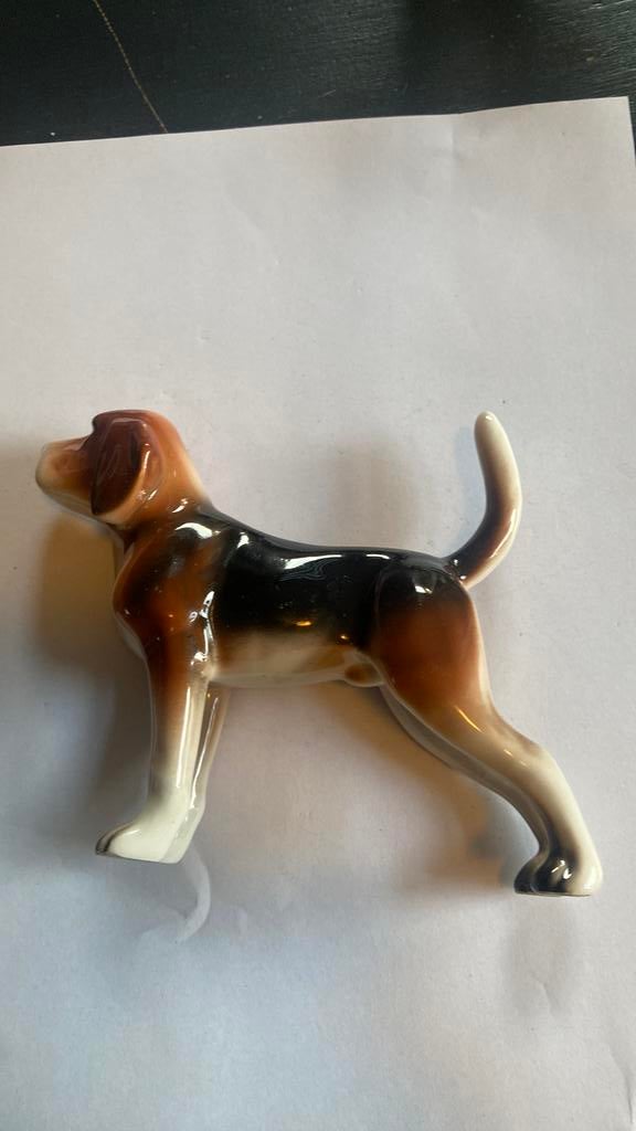 Mooie oude  porseleinen beagle, Ophalen of Verzenden, Zo goed als nieuw, Dier