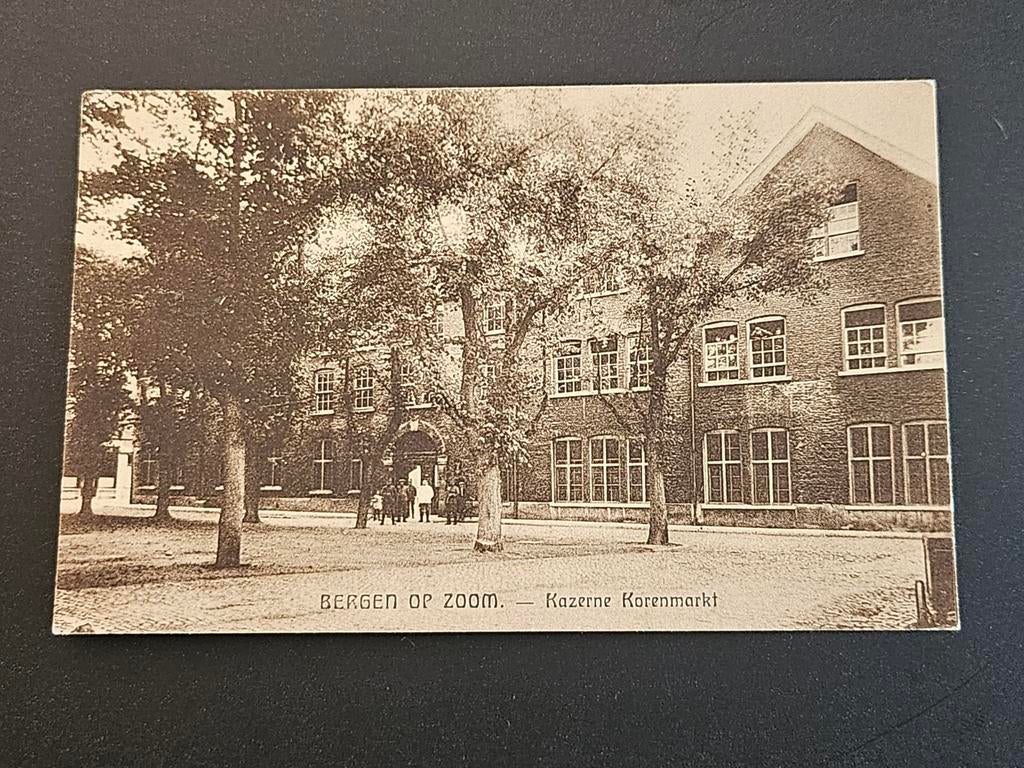 Ansichtkaart Kazerne Korenmarkt Bergen op Zoom, Ophalen of Verzenden, Noord-Brabant
