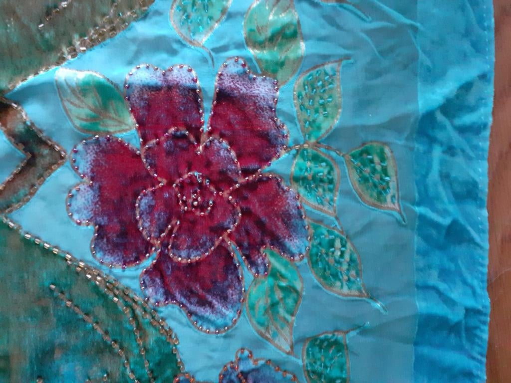 Stola of sjaal. Heel apart met fluwelen motieven afgezet met, Ophalen of Verzenden, Zo goed als nieuw, Overige kleuren, Overige materialen