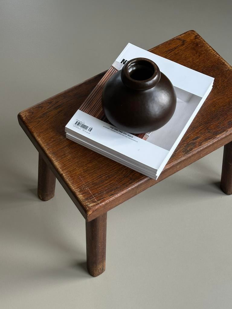 Vintage brutalist eikenhout krukje bijzettafel retro bruin, Huis en Inrichting, Tafels | Bijzettafels, 45 tot 60 cm, Minder dan 55 cm