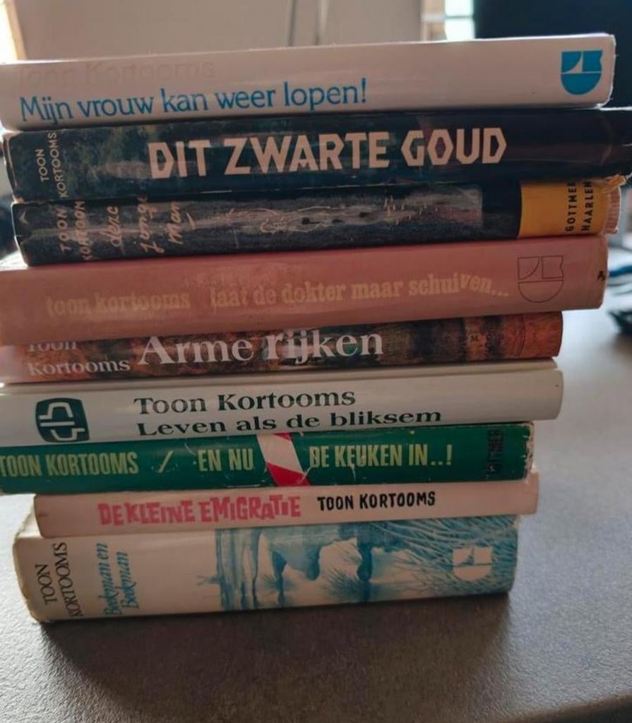 9 gesigneerde boeken van Toon Kortooms, Ophalen of Verzenden, Gelezen, Kind en Jeugd
