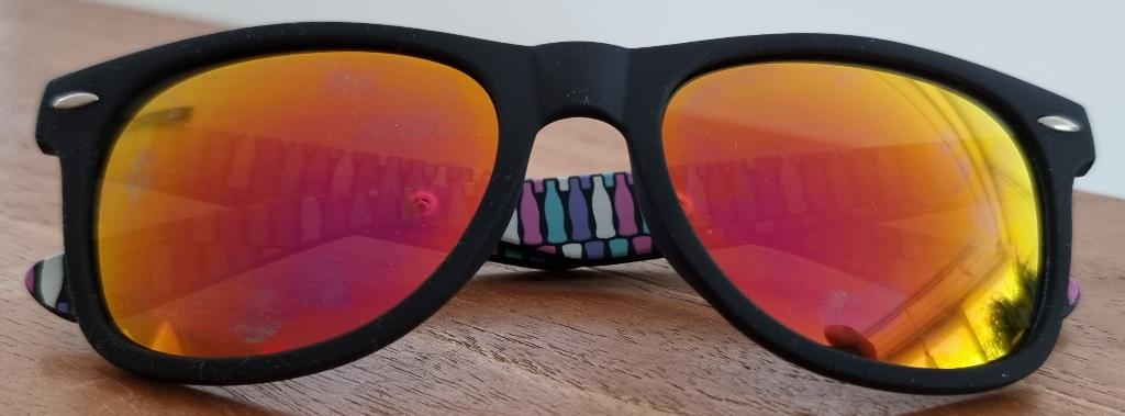 Coca-Cola zonnebril - collectors item uit 2014 - NIEUW, Ophalen of Verzenden, Nieuw, Gebruiksvoorwerp