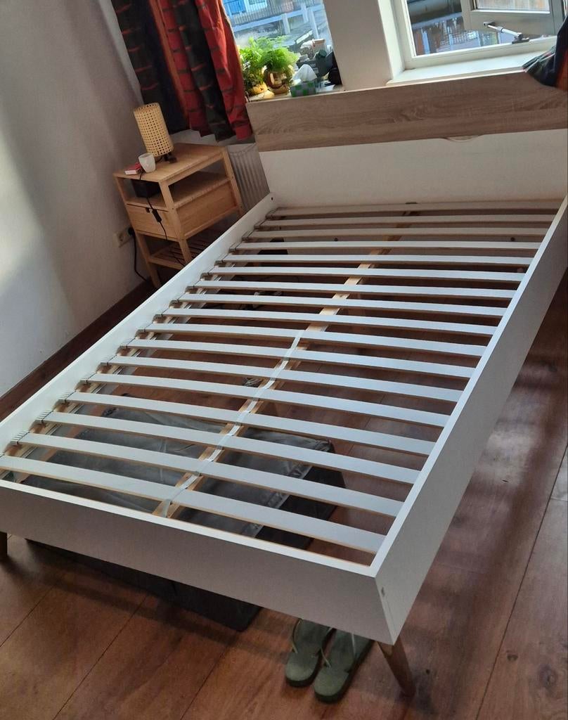 IKEA bedframe met lattenbodem 140x200, Huis en Inrichting, Ophalen, Gebruikt, Wit, Tweepersoons