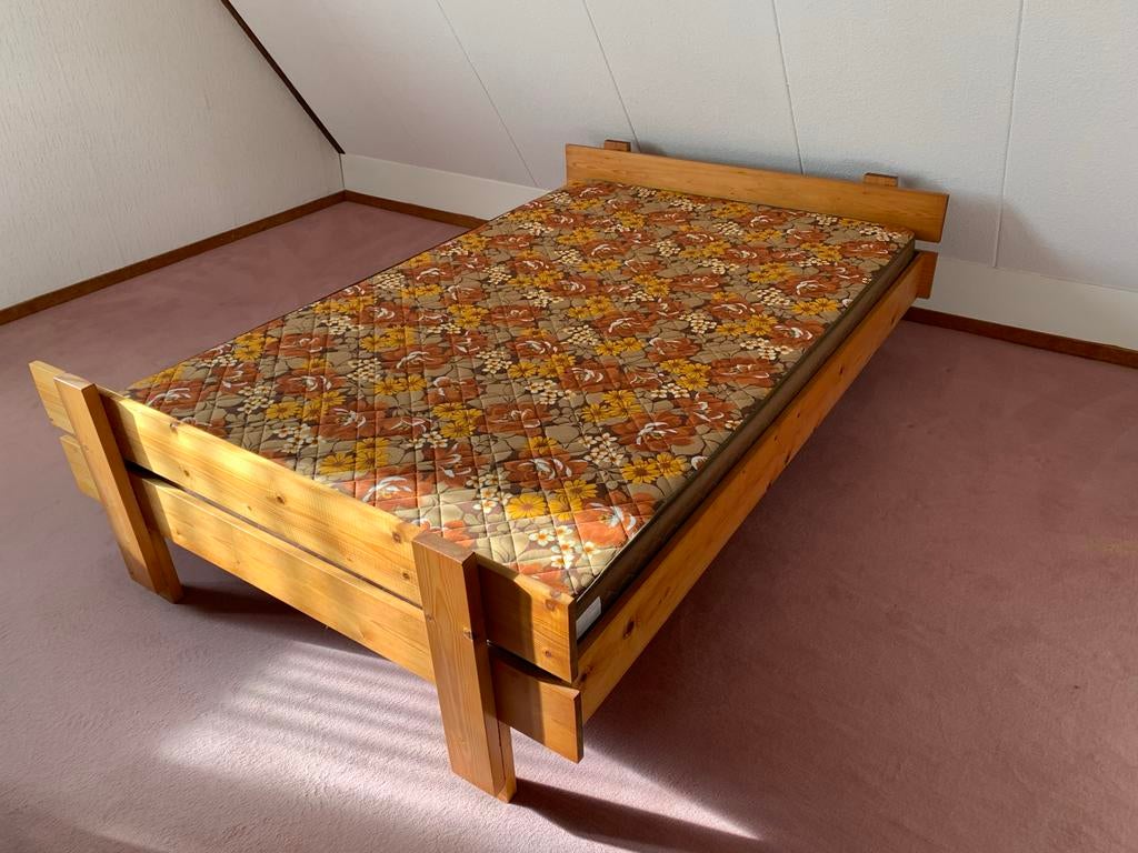 Twijfelaar,Simpel bed met matras (190x120cm) in nette staat, Huis en Inrichting, Slaapkamer | Bedden, Ophalen, Gebruikt, Twijfelaar