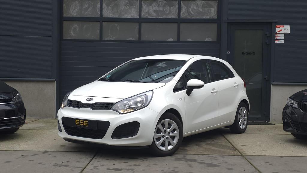 Kia Rio 1.2 CVVT ComfortLine | Airco | Nieuwe APK, Auto's, Voorwielaandrijving, Euro 5, 4 cilinders, Wit