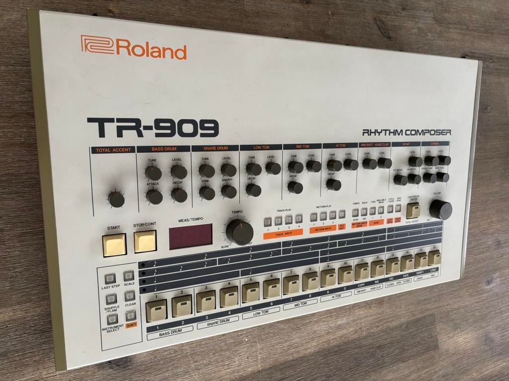 Roland TR 909, Muziek en Instrumenten, Drumcomputers, Ophalen of Verzenden, Zo goed als nieuw, Roland