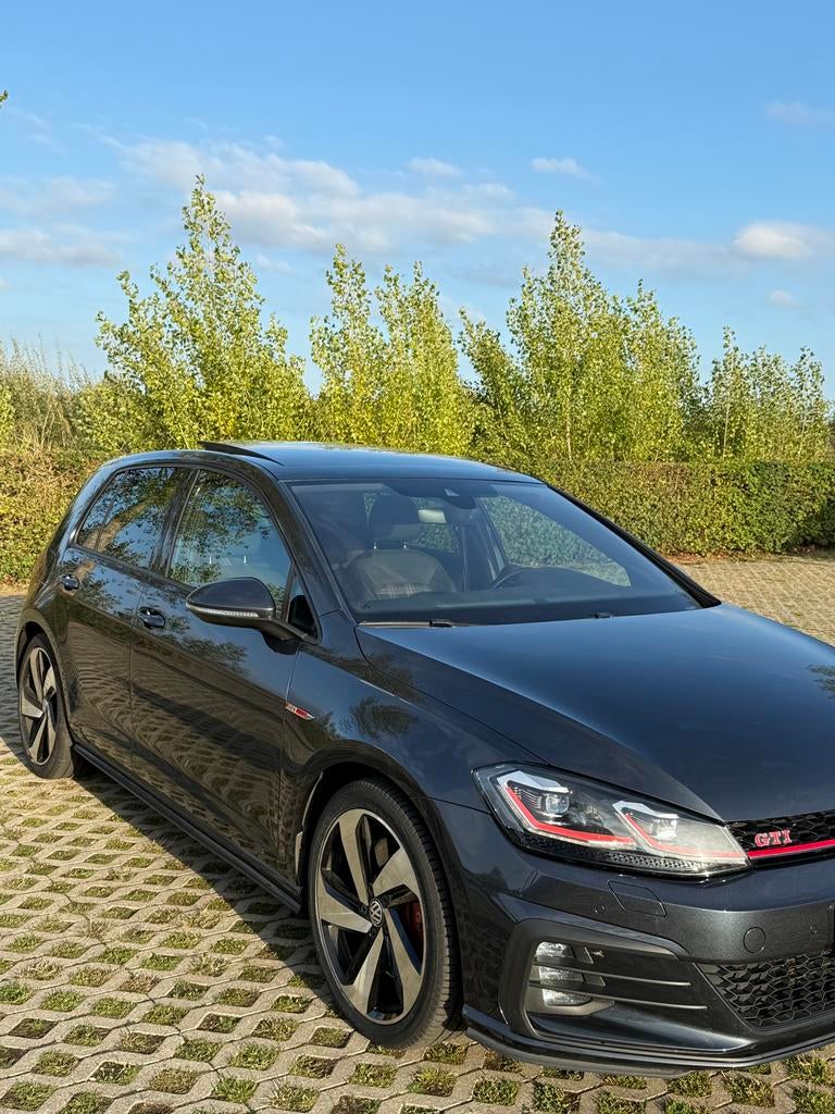 Volkswagen Golf 7.5 GTI Performance 245PK Pano CarPlay ACC, 4 cilinders, 1984 cc, Blauw, 1337 kg