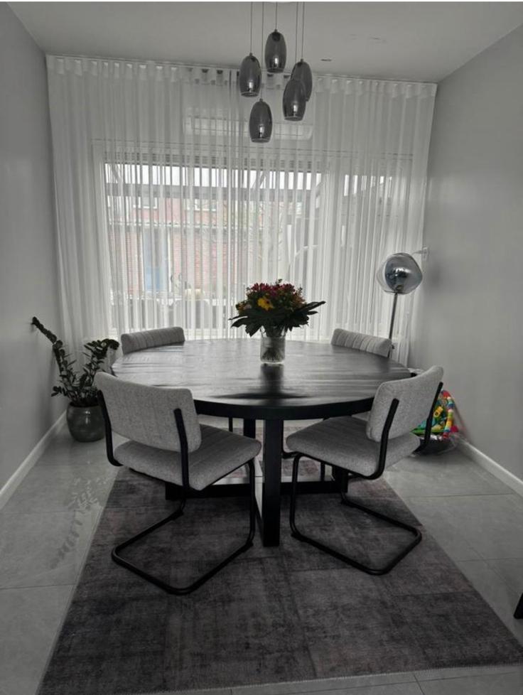 Mooie Eettafel (merk Kees Verhouden meubelen) €200, Huis en Inrichting, Ophalen