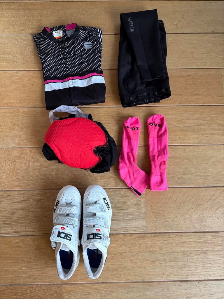 Complete wielrenoutfit Dames (zo goed als nieuw), Fietsen en Brommers, Fietsaccessoires | Fietskleding, Ophalen, Onderkleding