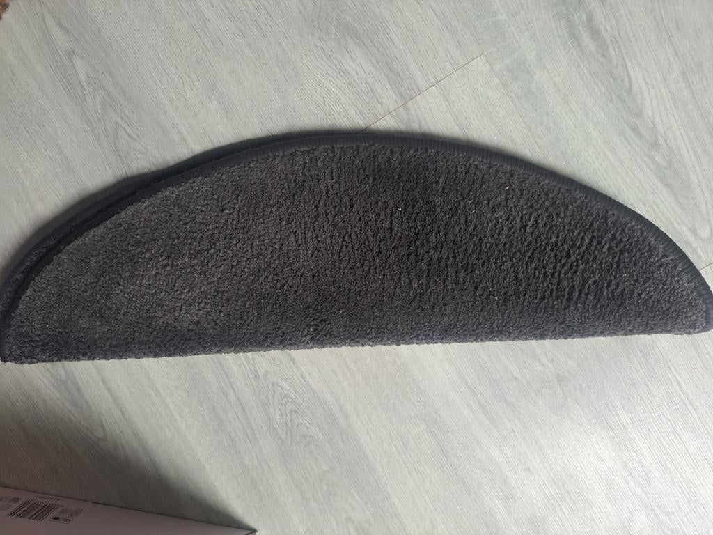 Donkergrijze halvemaan trapmat, 20x56 cm, Minder dan 50 cm, Gebruikt, 50 tot 100 cm, Grijs