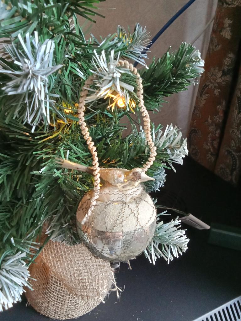 Prachtge oude glazen kerstbal vogeltje op nest ( deukbal, Diversen, Kerst, Ophalen of Verzenden, Gebruikt