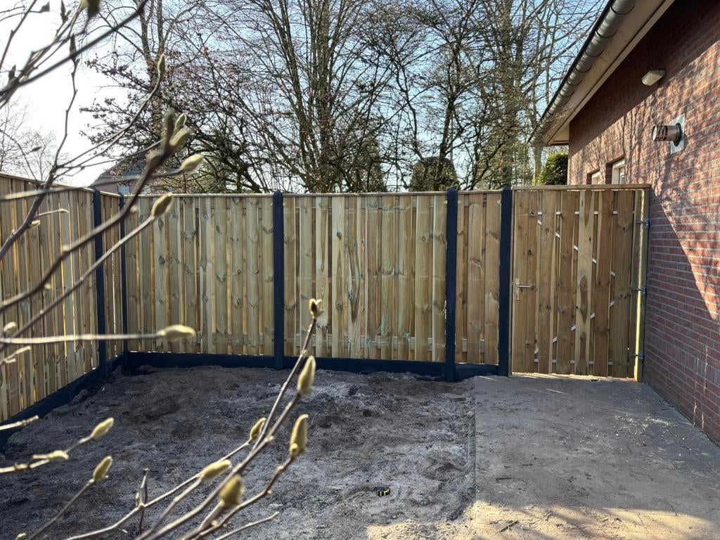 Grenen hout/beton schutting €100 p/m inclusief montage, Ophalen, 1 tot 2 meter, Minder dan 3 meter, Nieuw