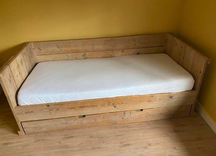 Steigerhouten Bed, kast en prikbord, Ophalen, 85 tot 100 cm, Gebruikt, Matras