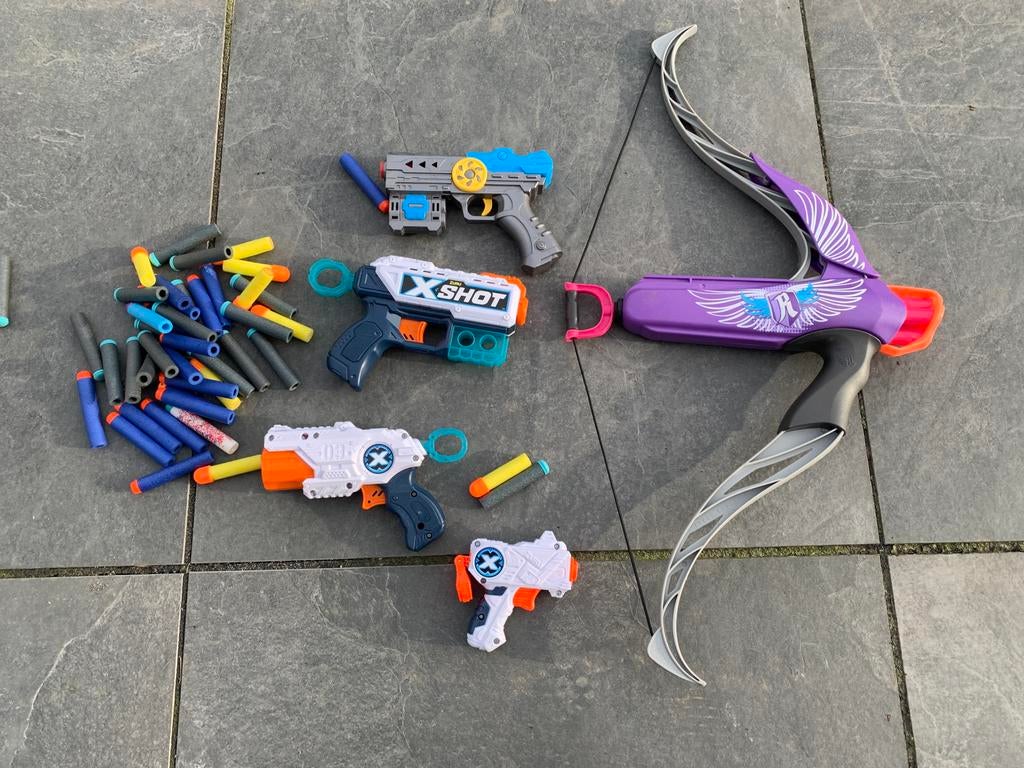 Diverse ‘Nerf’ pistolen + kruisboog, Ophalen of Verzenden, Zo goed als nieuw