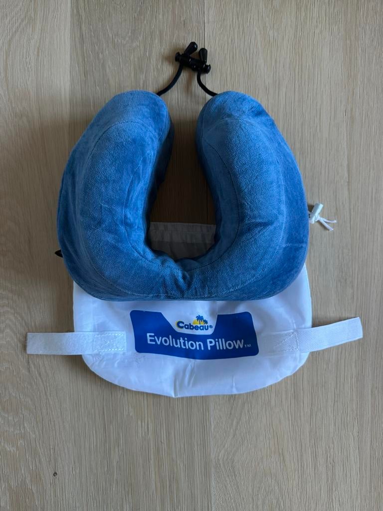 ZGAN 2 blauwe nekkussens Evolution Pillow vliegtuig of auto, Sport en Fitness, Ophalen of Verzenden, Zo goed als nieuw