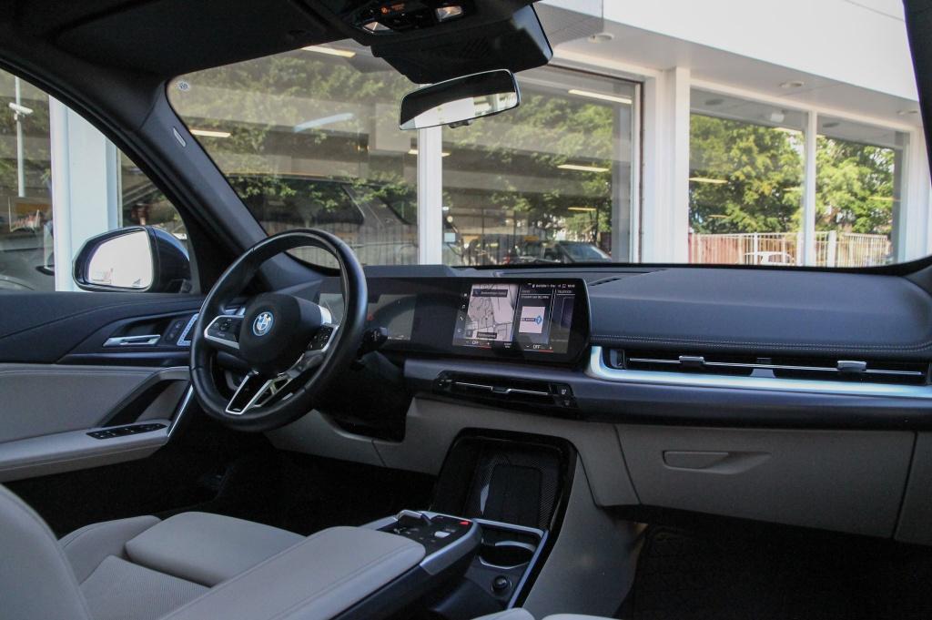 BMW X1 xDrive30e M-Sport I Pano I Head-up I M2023 (bj 2022), Beige, Zwart, Bedrijf, Hybride Elektrisch/Benzine