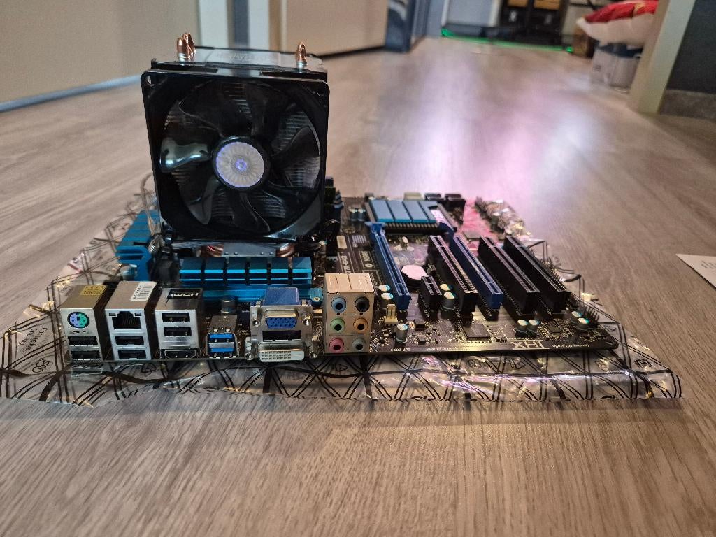 Moederbord + i5 +16gb + io shield + Dikke CPU Cooler, Ophalen, Zo goed als nieuw, DDR3, ATX