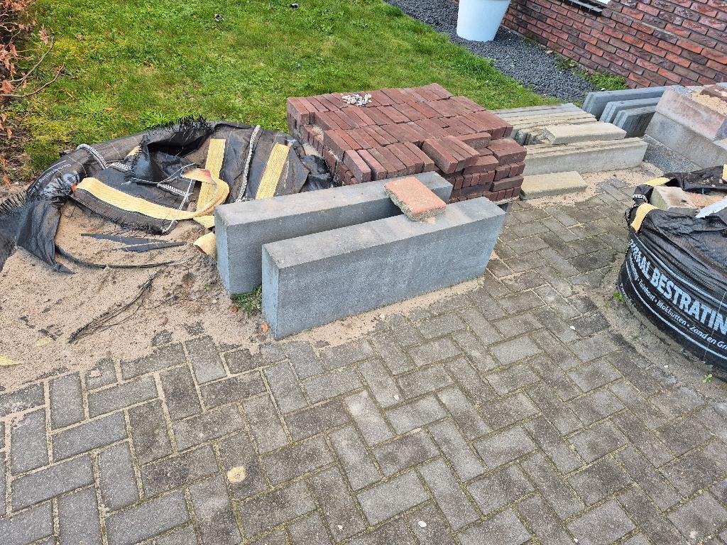 Betonnen traptredes, Ophalen, Zo goed als nieuw