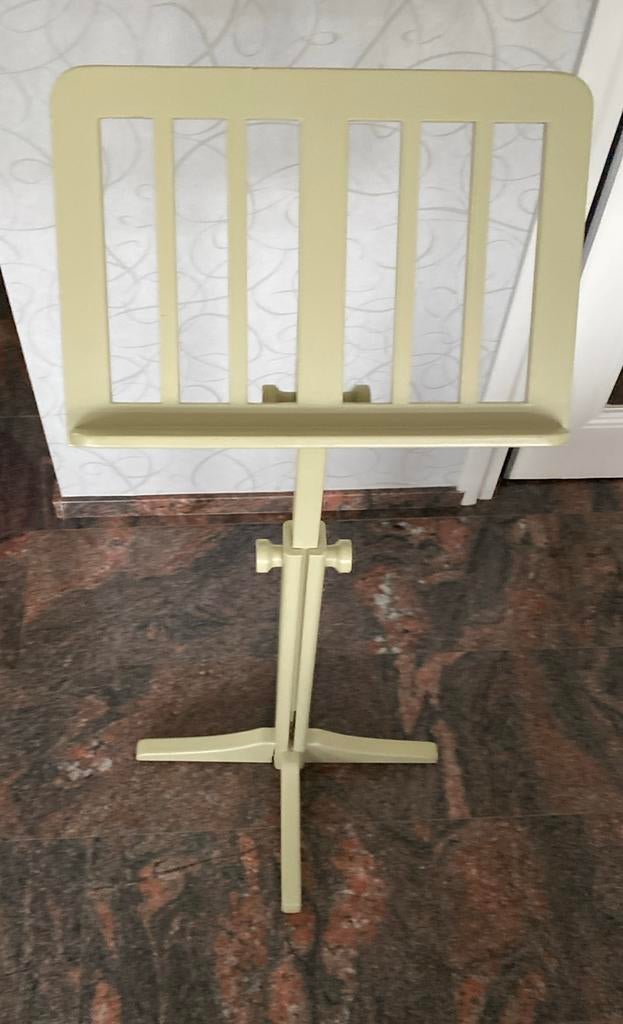 houten muziekstandaard, K&M 116/1, Muziek en Instrumenten, Ophalen of Verzenden, Zo goed als nieuw