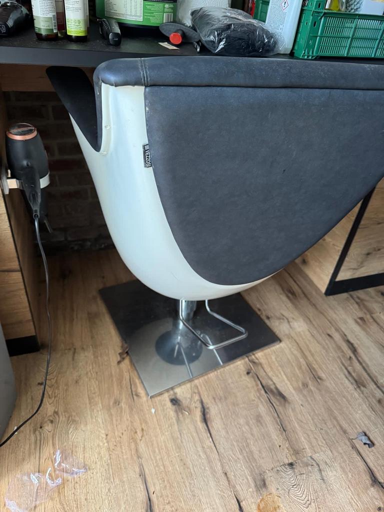 2x kappers stoelen, Ophalen, Twee