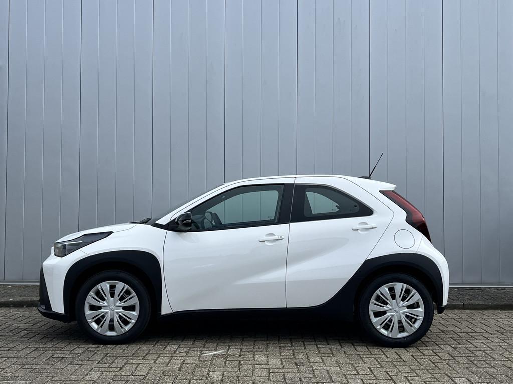 Toyota Aygo X Hybrid 115 play Hybrid NIEUW VOORRAAD LEVERBAA, Stof, Gebruikt, Zwart, 4 stoelen