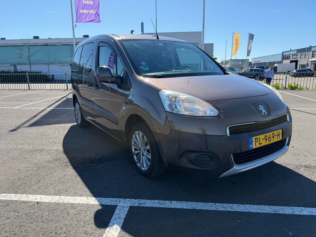 Peugeot Partner 1.6 72KW Tepee 5PL 2012 Bruin, Voorwielaandrijving, 15 km/l, 1295 kg, 4 cilinders